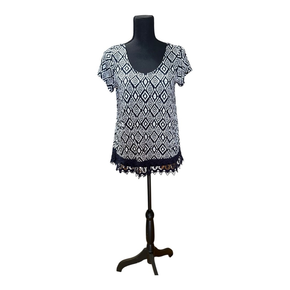 Maurices NWT Geometric Black and White Blouse